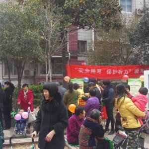 “安全用耳，保护听力，社工同行”助残活动社区行