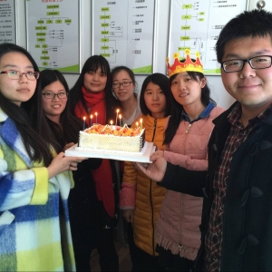 雨之露开展第一季度社工生日会